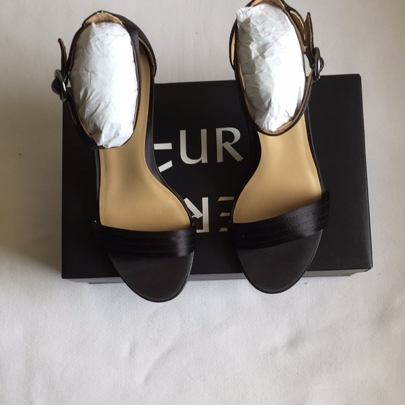 Shoes - Naturalizer Women’s Kinsley 2 Satin Heels Size 7M